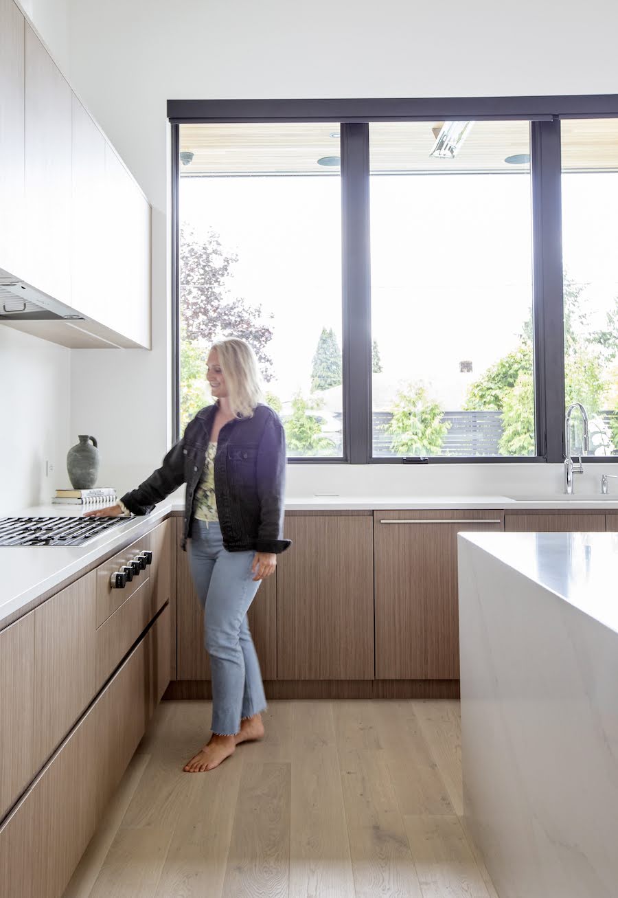 Belmonte Modern Home Kitchen With Woman