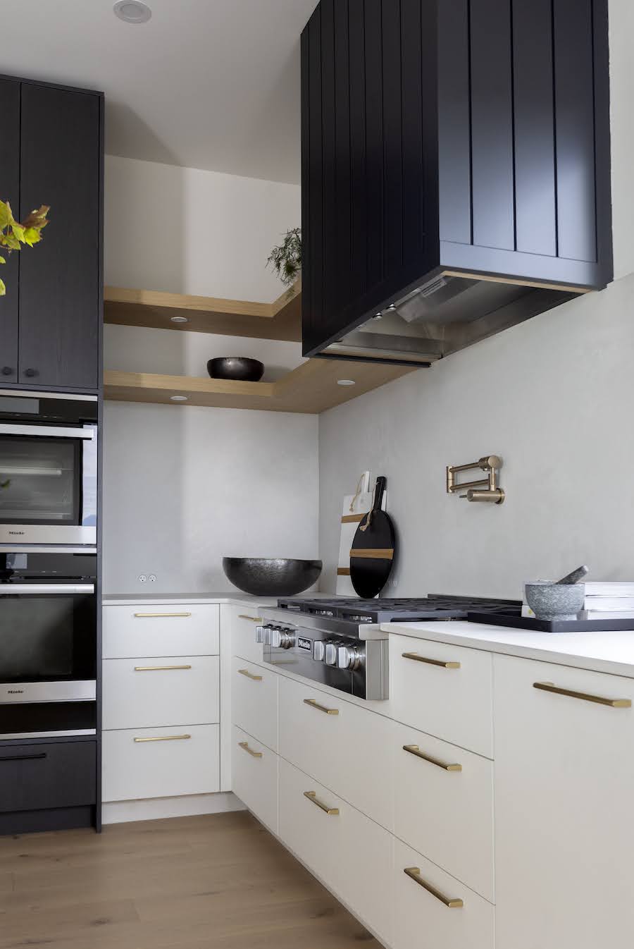 Braeside Modern Home kitchen Corner