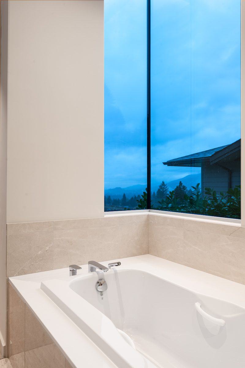 Ensuite Bathrub Corner Window